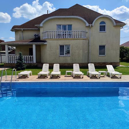 Дом С Бассейном И Сауной Villa Boriszpil Kültér fotó