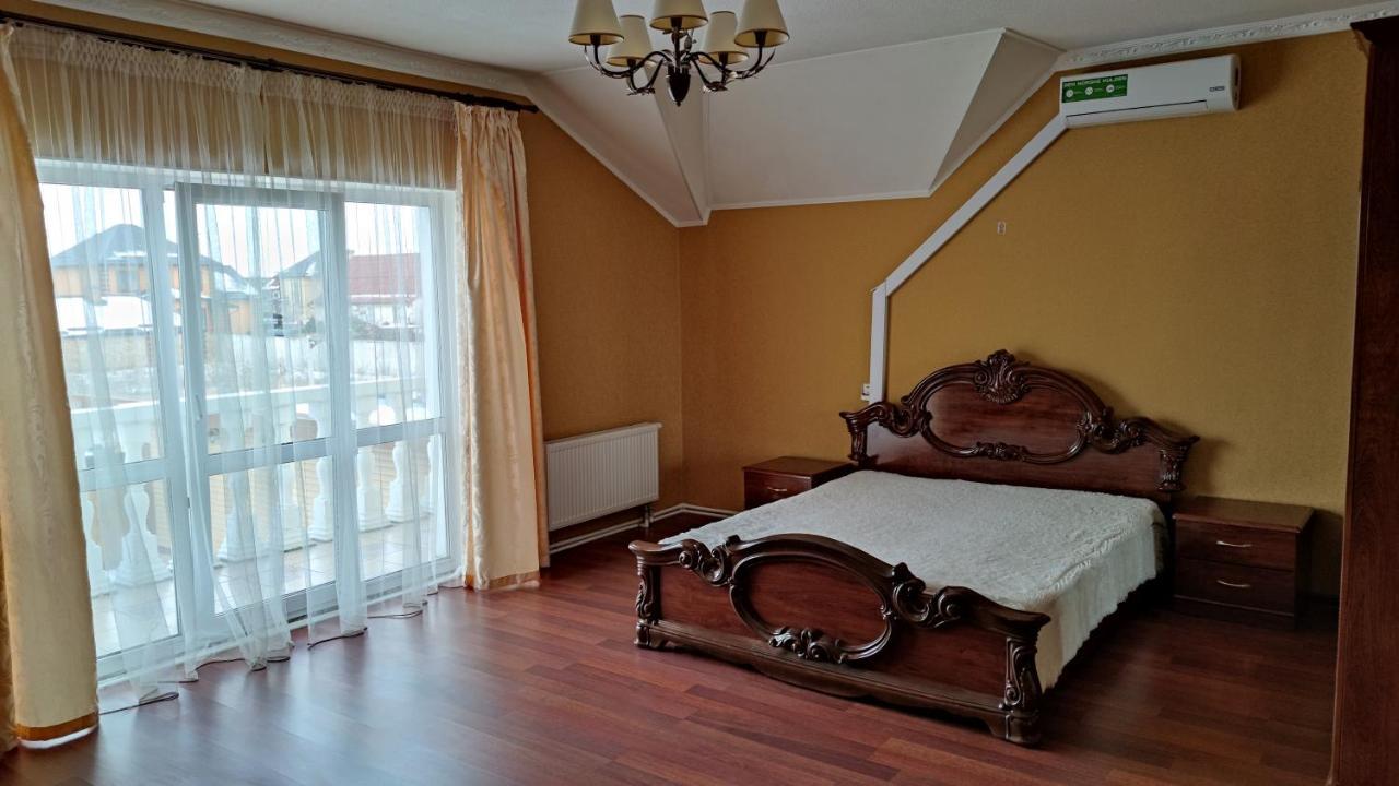 Дом С Бассейном И Сауной Villa Boriszpil Kültér fotó