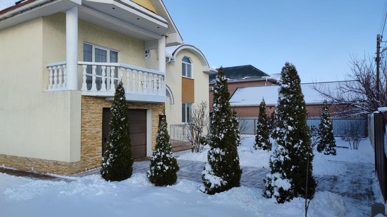 Дом С Бассейном И Сауной Villa Boriszpil Kültér fotó