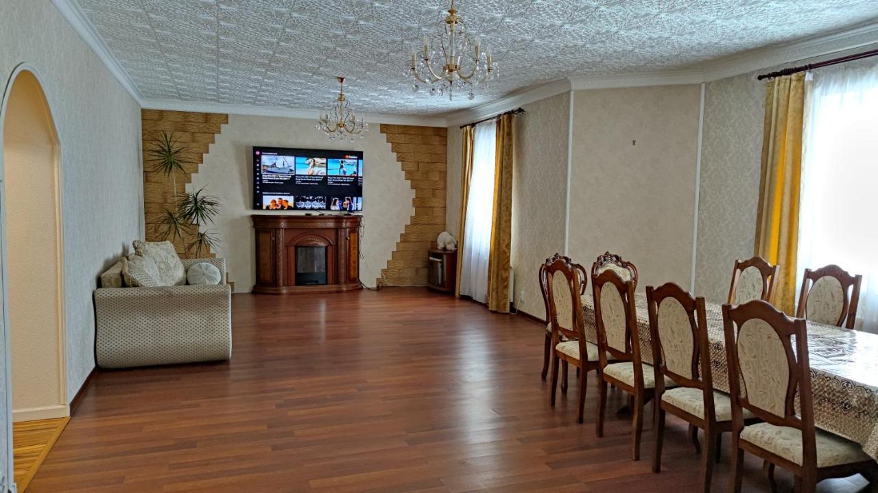 Дом С Бассейном И Сауной Villa Boriszpil Kültér fotó