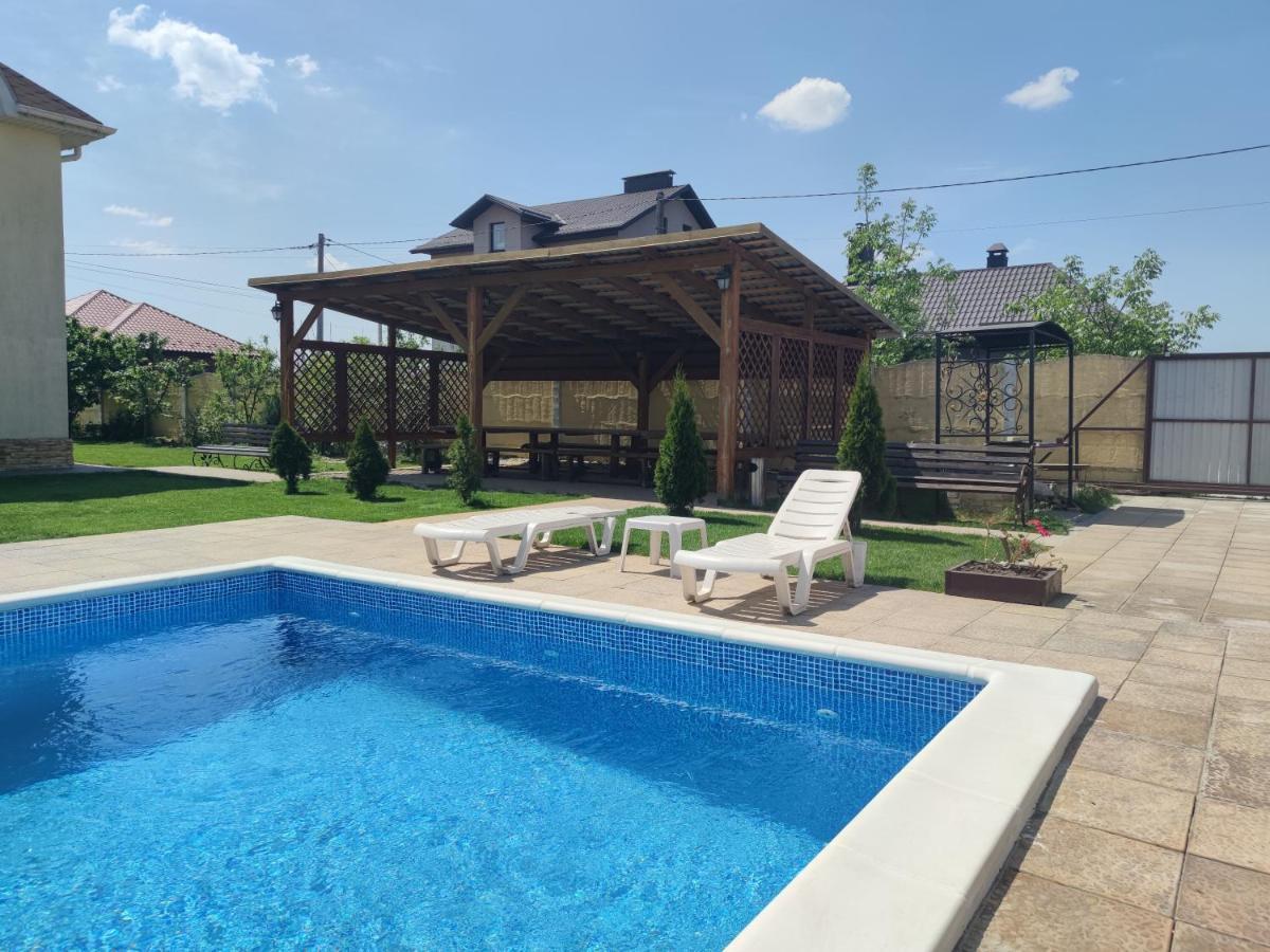 Дом С Бассейном И Сауной Villa Boriszpil Kültér fotó