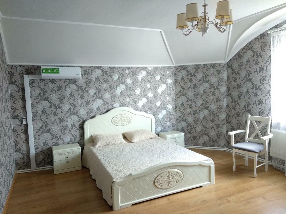 Дом С Бассейном И Сауной Villa Boriszpil Kültér fotó