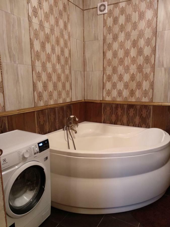 Дом С Бассейном И Сауной Villa Boriszpil Kültér fotó